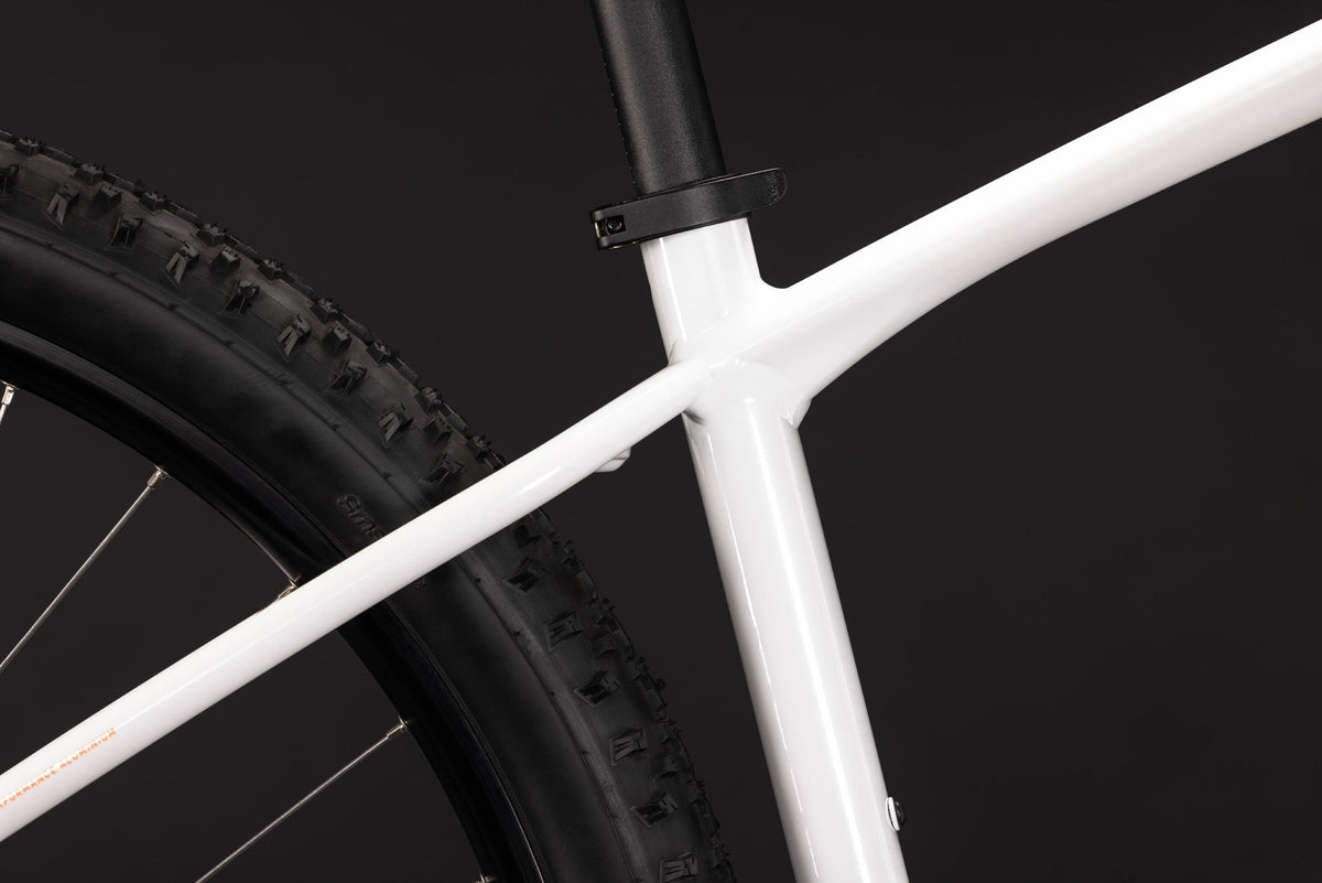 Cube Aim ONE  metallicwhite´n´black (2027)
