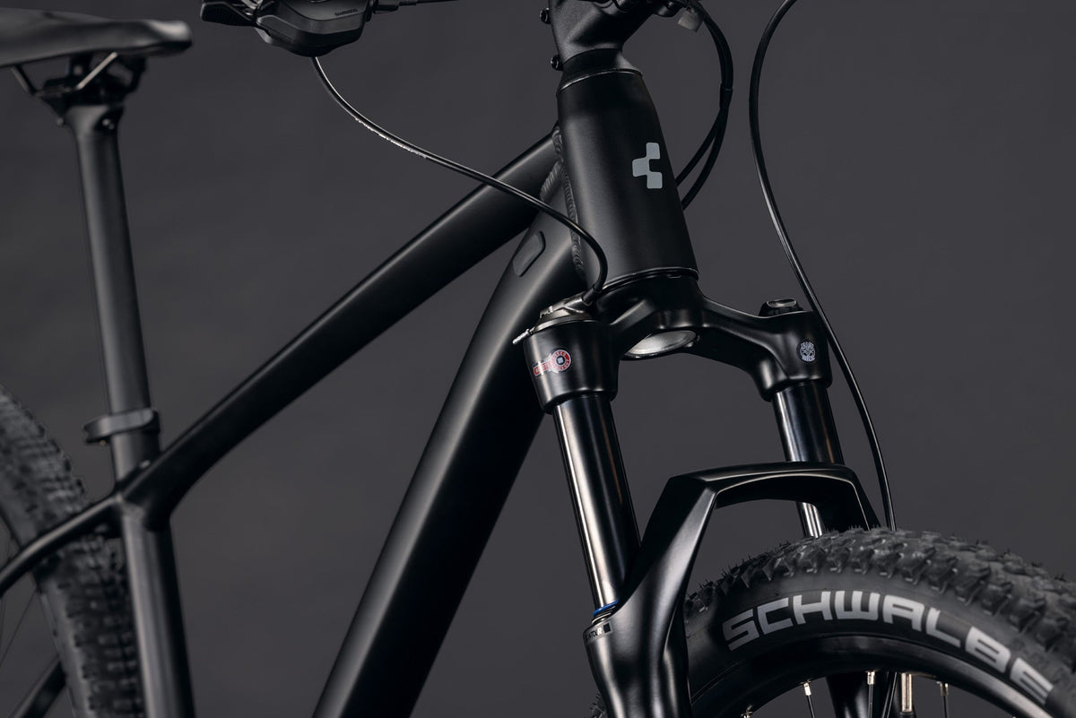 Cube Aim SLT  soot´n´black (2027)