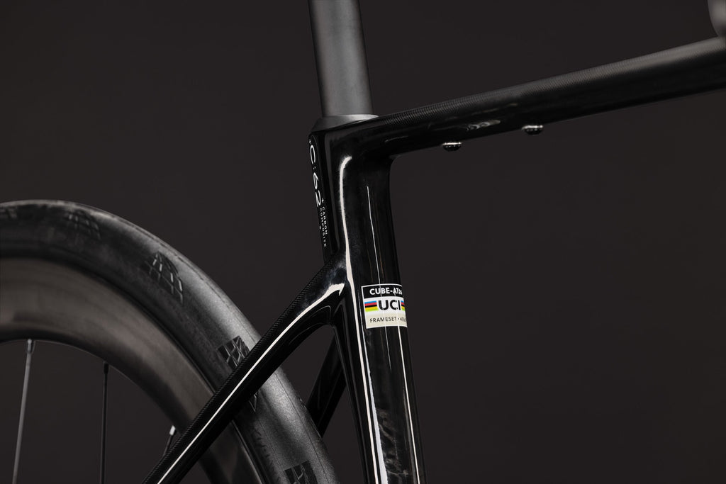 Cube Attain C:62 SLT  carbon´n´white (2027)