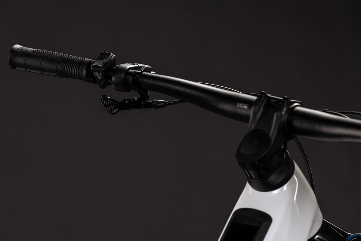 Cube Stereo Hybrid ONE44 HPC Pro 800  metallicwhite´n´blue (2027)