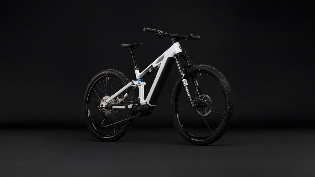 Cube Stereo Hybrid ONE44 HPC Pro 800  metallicwhite´n´blue (2027)
