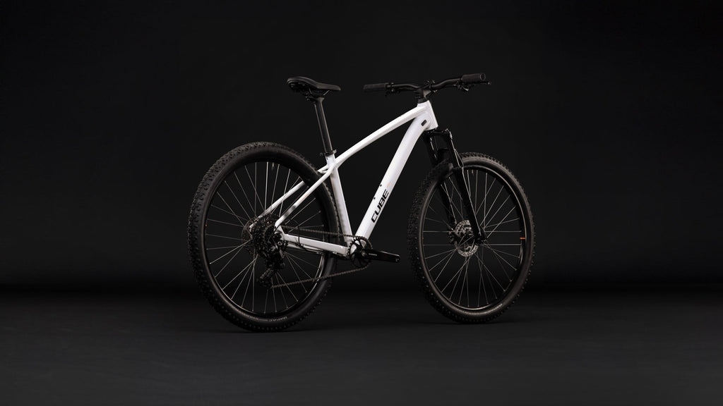 Cube Aim ONE  metallicwhite´n´black (2027)