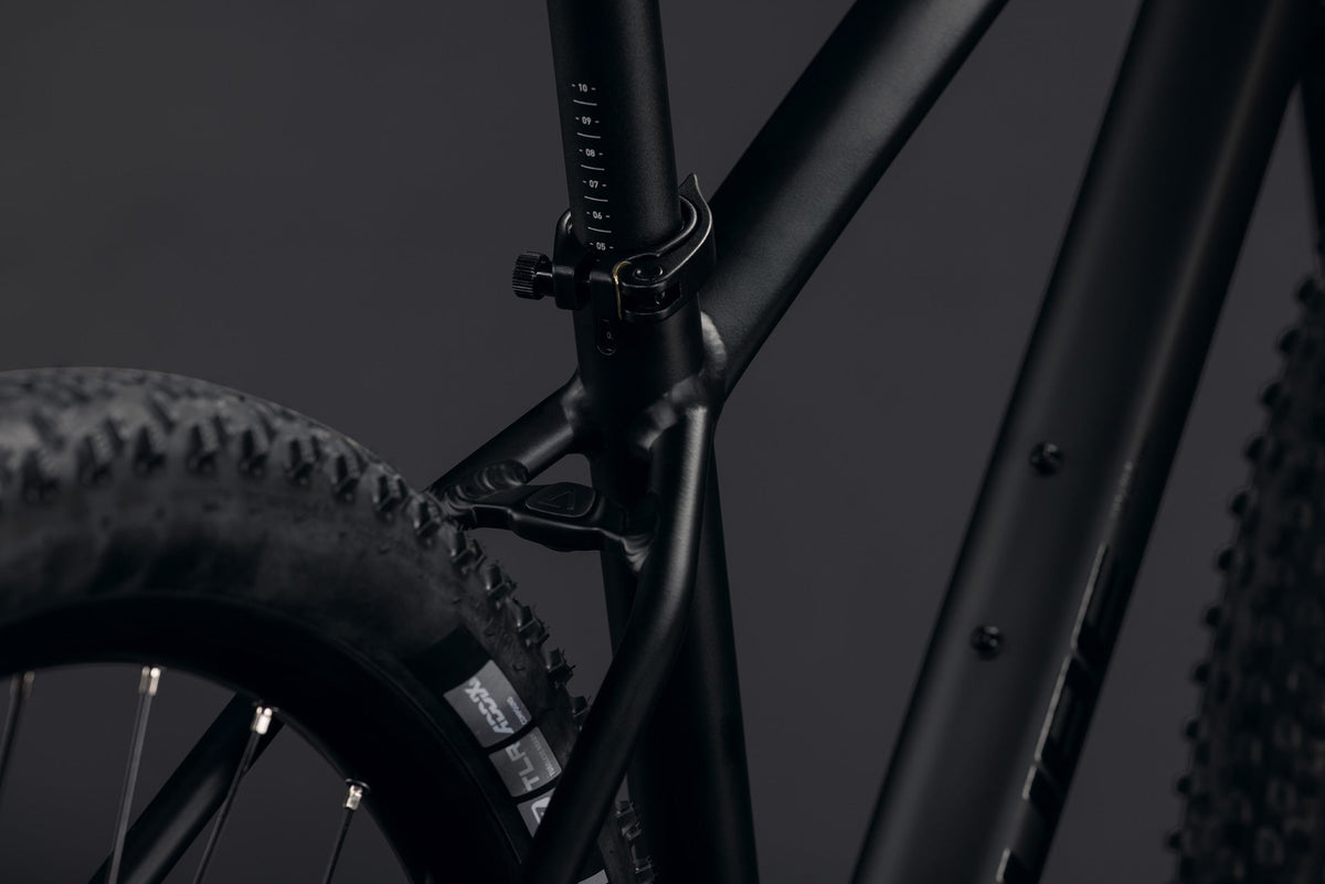 Cube Aim SLT  soot´n´black (2027)